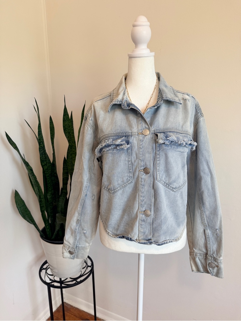 BBJ Los Angeles | Light Wash Cropped Denim Shirt/Jacket